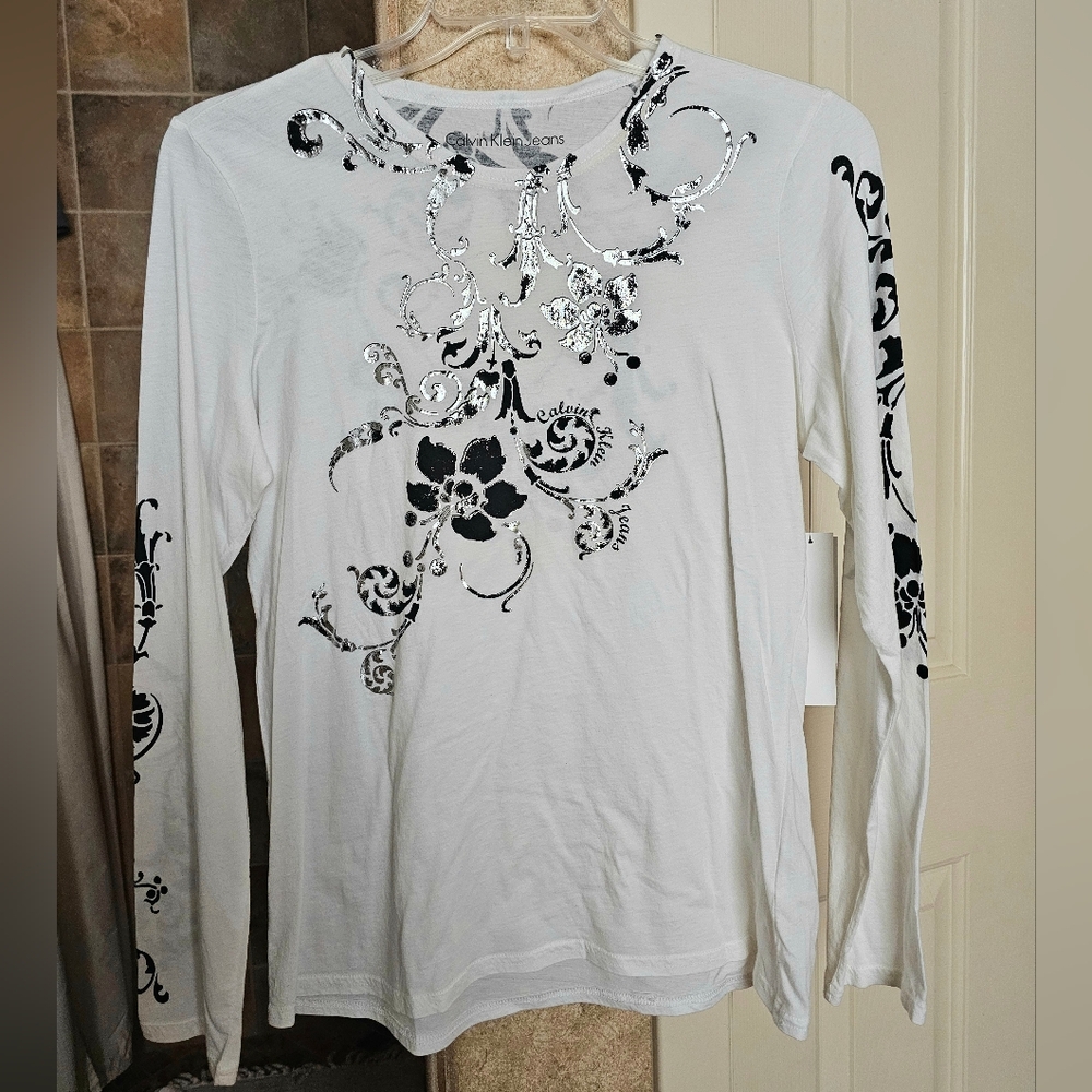 NWT Calvin Klein White Floral Long sleeve T-shirt - Size XL